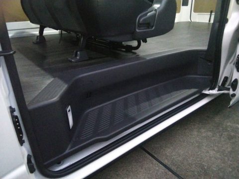 新車ハイエースバン　DX　GLパッケージ　スライドドアステップ装着